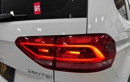 Volkswagen Touran III, 2021 год, 2 358 000 рублей, 16 фотография