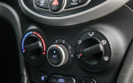 Hyundai Solaris II рестайлинг, 2012 год, 819 000 рублей, 27 фотография