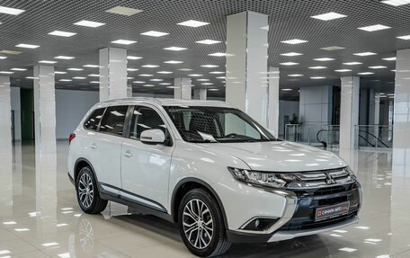 Mitsubishi Outlander III рестайлинг 3, 2017 год, 1 938 000 рублей, 4 фотография