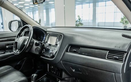 Mitsubishi Outlander III рестайлинг 3, 2017 год, 1 938 000 рублей, 16 фотография