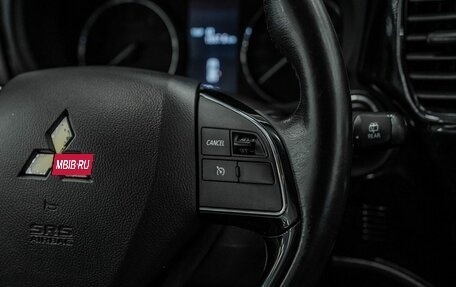 Mitsubishi Outlander III рестайлинг 3, 2017 год, 1 938 000 рублей, 14 фотография