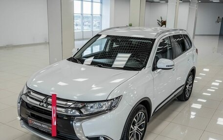 Mitsubishi Outlander III рестайлинг 3, 2017 год, 1 938 000 рублей, 2 фотография