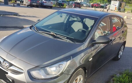 Hyundai Solaris II рестайлинг, 2012 год, 930 000 рублей, 2 фотография