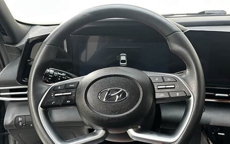 Hyundai Elantra, 2023 год, 1 360 000 рублей, 12 фотография