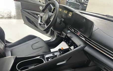 Hyundai Elantra, 2023 год, 1 360 000 рублей, 14 фотография