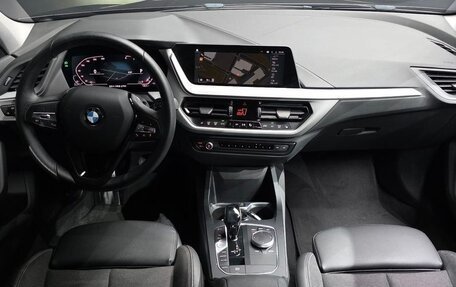 BMW 1 серия, 2020 год, 2 100 000 рублей, 6 фотография