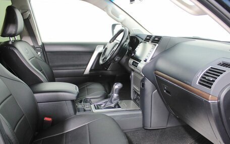 Toyota Land Cruiser Prado 150 рестайлинг 2, 2021 год, 6 500 000 рублей, 13 фотография