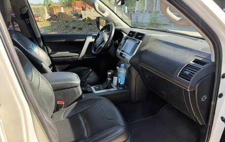 Toyota Land Cruiser Prado 150 рестайлинг 2, 2019 год, 5 900 000 рублей, 6 фотография