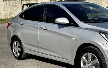 Hyundai Solaris II рестайлинг, 2012 год, 730 000 рублей, 3 фотография