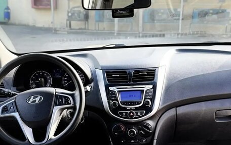Hyundai Solaris II рестайлинг, 2012 год, 730 000 рублей, 9 фотография