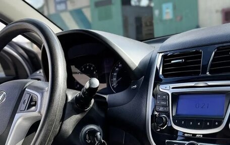 Hyundai Solaris II рестайлинг, 2012 год, 730 000 рублей, 23 фотография