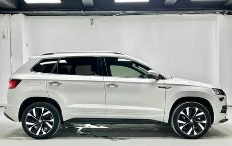 Skoda Karoq I, 2022 год, 2 079 000 рублей, 4 фотография