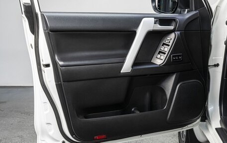 Toyota Land Cruiser Prado 150 рестайлинг 2, 2017 год, 5 990 000 рублей, 12 фотография