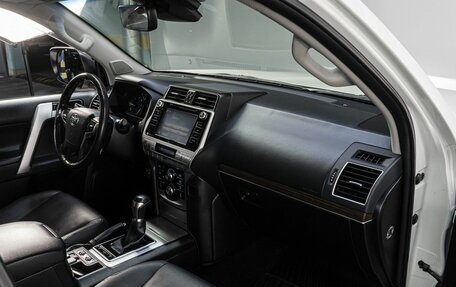 Toyota Land Cruiser Prado 150 рестайлинг 2, 2017 год, 5 990 000 рублей, 18 фотография