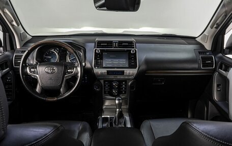 Toyota Land Cruiser Prado 150 рестайлинг 2, 2017 год, 5 990 000 рублей, 20 фотография