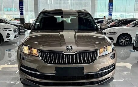 Skoda Karoq I, 2023 год, 2 112 000 рублей, 2 фотография