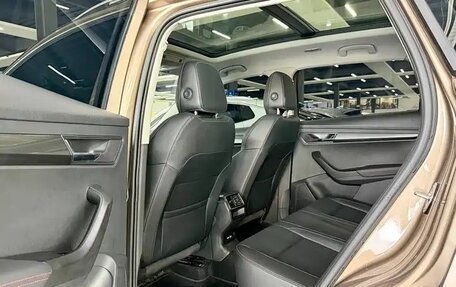 Skoda Karoq I, 2023 год, 2 112 000 рублей, 8 фотография