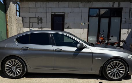 BMW 5 серия, 2010 год, 1 390 000 рублей, 3 фотография