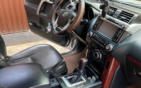 Toyota Land Cruiser Prado 150 рестайлинг 2, 2014 год, 3 000 000 рублей, 7 фотография