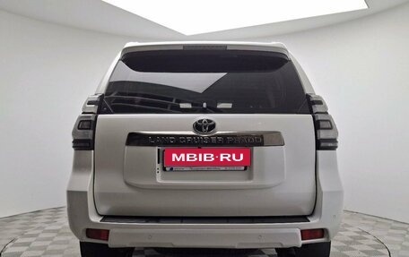 Toyota Land Cruiser Prado 150 рестайлинг 2, 2020 год, 5 450 000 рублей, 6 фотография