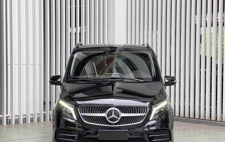 Mercedes-Benz V-Класс, 2024 год, 7 373 000 рублей, 2 фотография