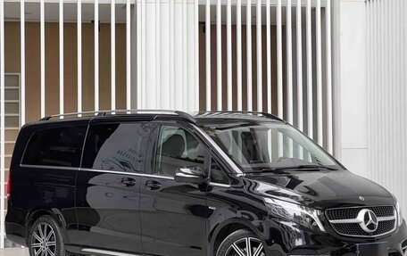 Mercedes-Benz V-Класс, 2024 год, 7 373 000 рублей, 3 фотография
