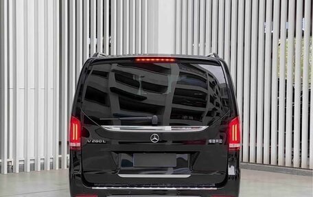 Mercedes-Benz V-Класс, 2024 год, 7 373 000 рублей, 5 фотография
