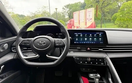Hyundai Elantra, 2022 год, 1 250 000 рублей, 10 фотография