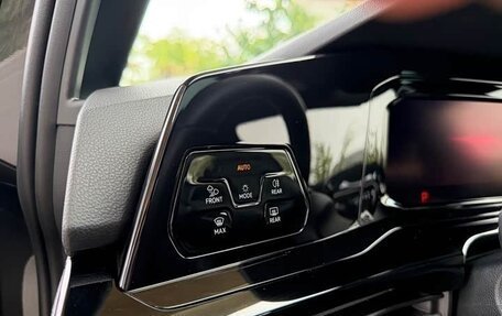 Volkswagen Golf VIII, 2021 год, 1 318 000 рублей, 19 фотография
