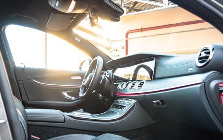 Mercedes-Benz E-Класс, 2022 год, 5 500 000 рублей, 24 фотография