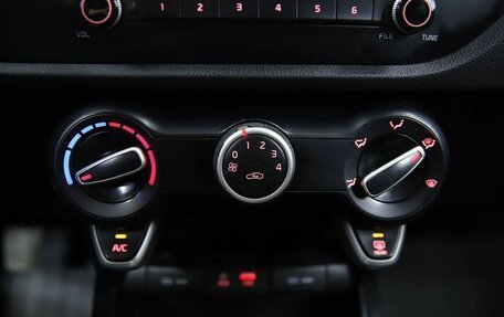 KIA Rio IV, 2018 год, 950 000 рублей, 16 фотография