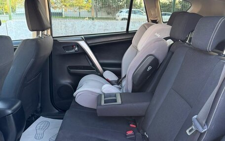Toyota RAV4, 2019 год, 2 550 000 рублей, 13 фотография
