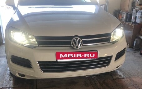 Volkswagen Touareg III, 2010 год, 1 820 000 рублей, 2 фотография
