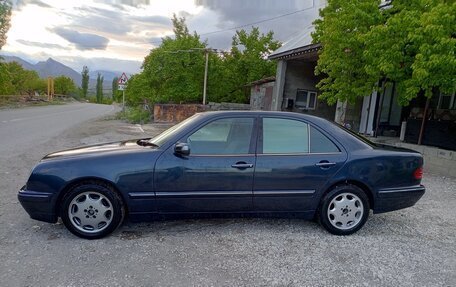 Mercedes-Benz E-Класс, 1999 год, 650 000 рублей, 6 фотография