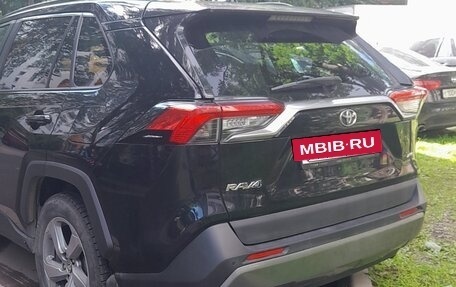 Toyota RAV4, 2021 год, 3 290 000 рублей, 2 фотография