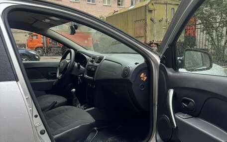 Renault Logan II, 2015 год, 820 000 рублей, 4 фотография