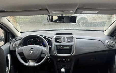Renault Logan II, 2015 год, 820 000 рублей, 2 фотография