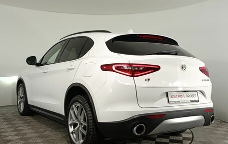 Alfa Romeo Stelvio, 2017 год, 3 100 000 рублей, 5 фотография