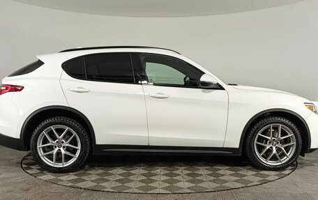 Alfa Romeo Stelvio, 2017 год, 3 100 000 рублей, 8 фотография