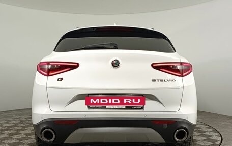 Alfa Romeo Stelvio, 2017 год, 3 100 000 рублей, 6 фотография