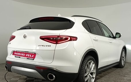 Alfa Romeo Stelvio, 2017 год, 3 100 000 рублей, 7 фотография