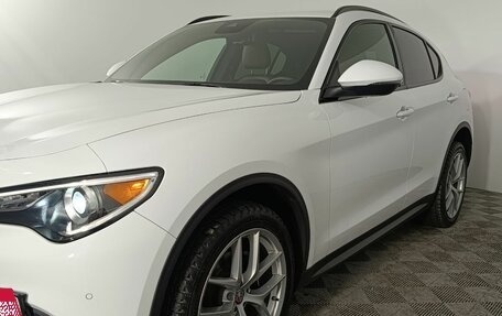 Alfa Romeo Stelvio, 2017 год, 3 100 000 рублей, 22 фотография