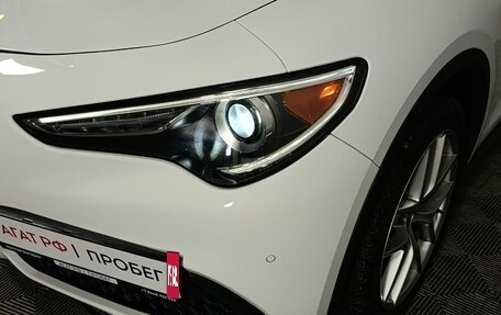 Alfa Romeo Stelvio, 2017 год, 3 100 000 рублей, 23 фотография