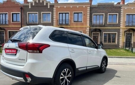 Mitsubishi Outlander III рестайлинг 3, 2016 год, 1 850 000 рублей, 1 фотография