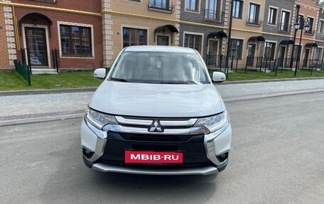 Mitsubishi Outlander III рестайлинг 3, 2016 год, 1 850 000 рублей, 5 фотография