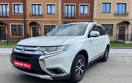 Mitsubishi Outlander III рестайлинг 3, 2016 год, 1 850 000 рублей, 4 фотография