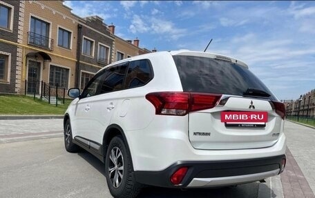 Mitsubishi Outlander III рестайлинг 3, 2016 год, 1 850 000 рублей, 3 фотография