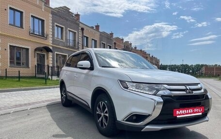 Mitsubishi Outlander III рестайлинг 3, 2016 год, 1 850 000 рублей, 6 фотография