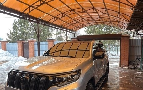 Toyota Land Cruiser Prado 150 рестайлинг 2, 2018 год, 6 500 000 рублей, 2 фотография
