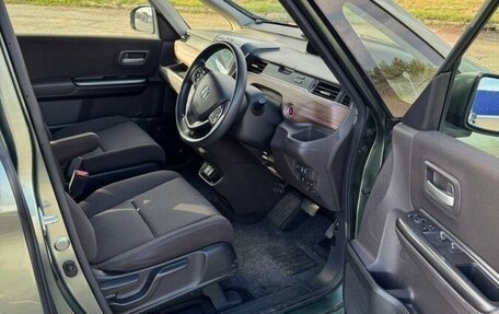 Honda Freed II, 2021 год, 1 380 000 рублей, 2 фотография